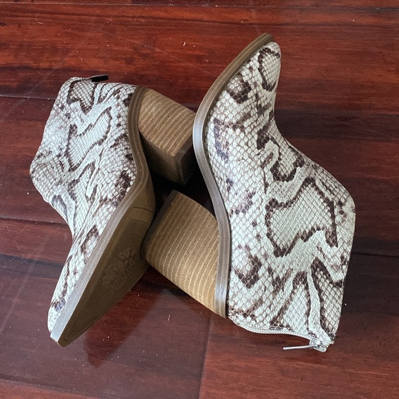 Vince Camuto Snakeskin booties Size 6.5 / 7 - Picture 5 of 9